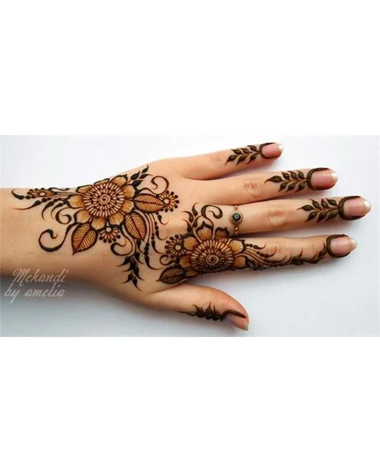 Zigzag And Grid Ethnic Back Hand Mehndi Design Look Zigzag And Grid Ethnic Back Hand Mehndi Design Look